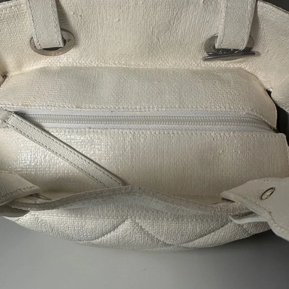 CHANEL Ivory Quilted Tote Bag - Picture 11 of 16